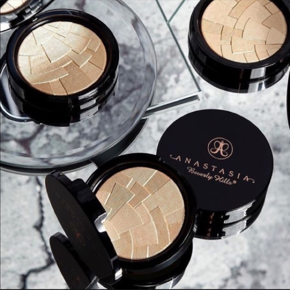 Anastasia Beverly Hills Illuminator - So Hollywood